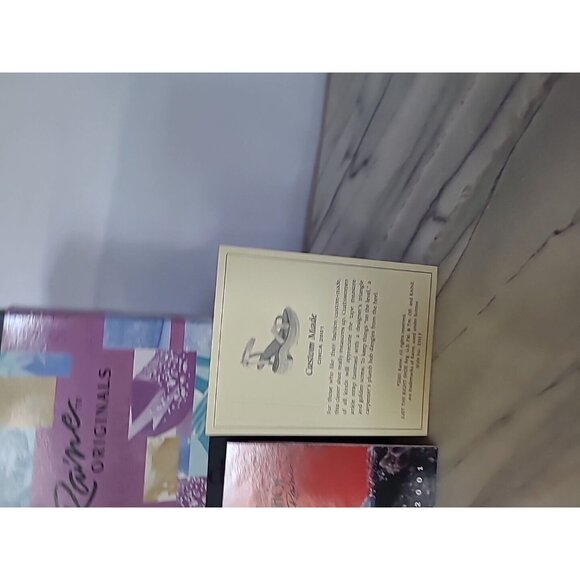 Just The Right Shoe 25115 Custom Made Miniature Resin Shoe by Raine 2001 - Picture 6 of 8